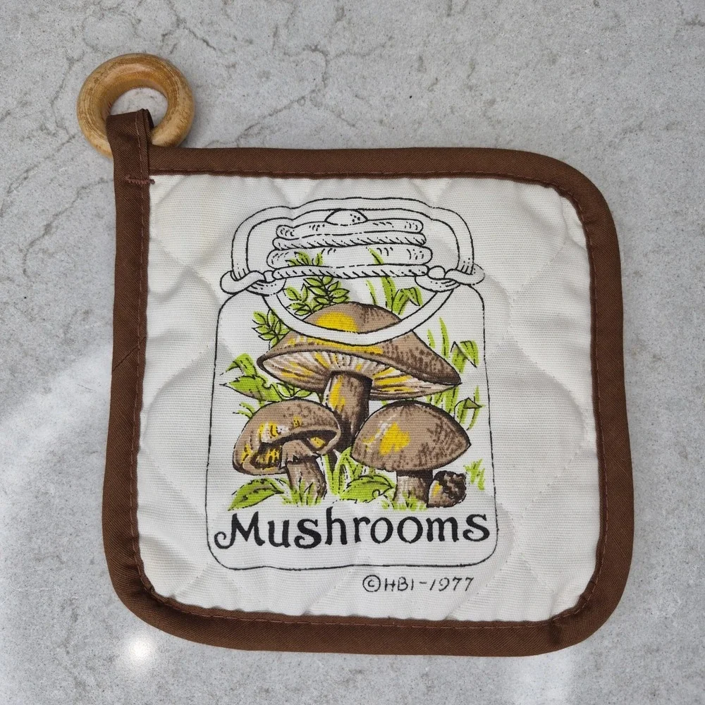 Mushroom Quilted Potholder Wood Ring HBI 1977‎ - VINTAGE